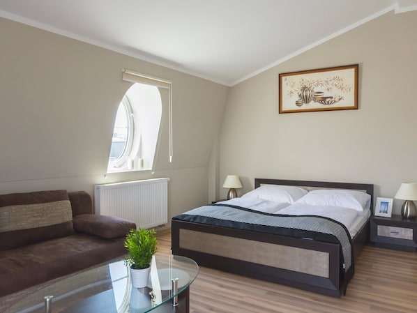 Apartment (VacationClub - Regina Maris Apartment) | Hochwertige Bettwaren, laptopgeeigneter Arbeitsplatz