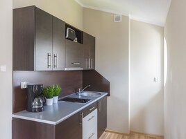 Apartment (VacationClub - Regina Maris Apartment) | Private kitchenette | Coffee/tea maker, fridge, stovetop, electric kettle