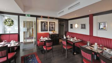 Desayuno buffet (EUR 5 por persona)