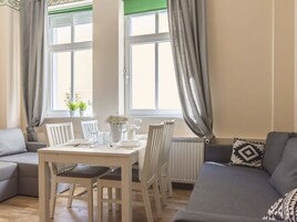 Apartment (VacationClub - Willa Carmen Apartment) | Living room | Flat-screen TV