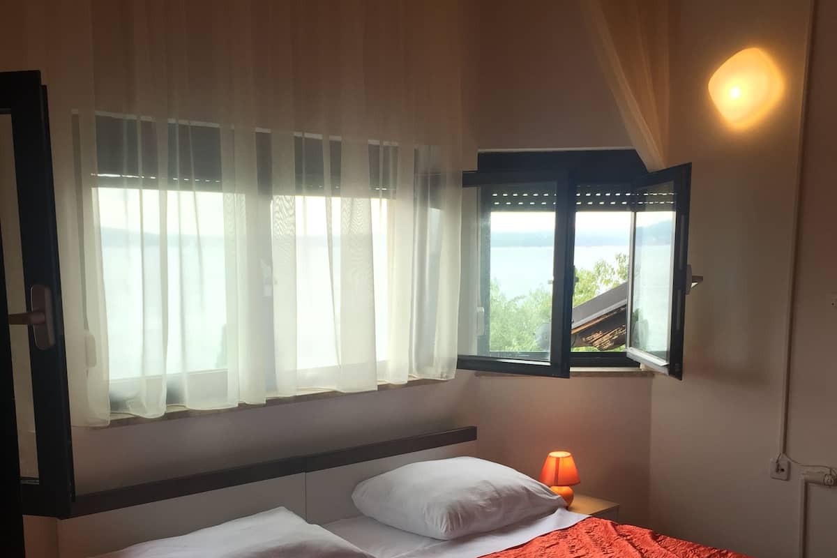 standard quadruple room, sea view (attic) | minibar, desk, rollaway beds, free wifi