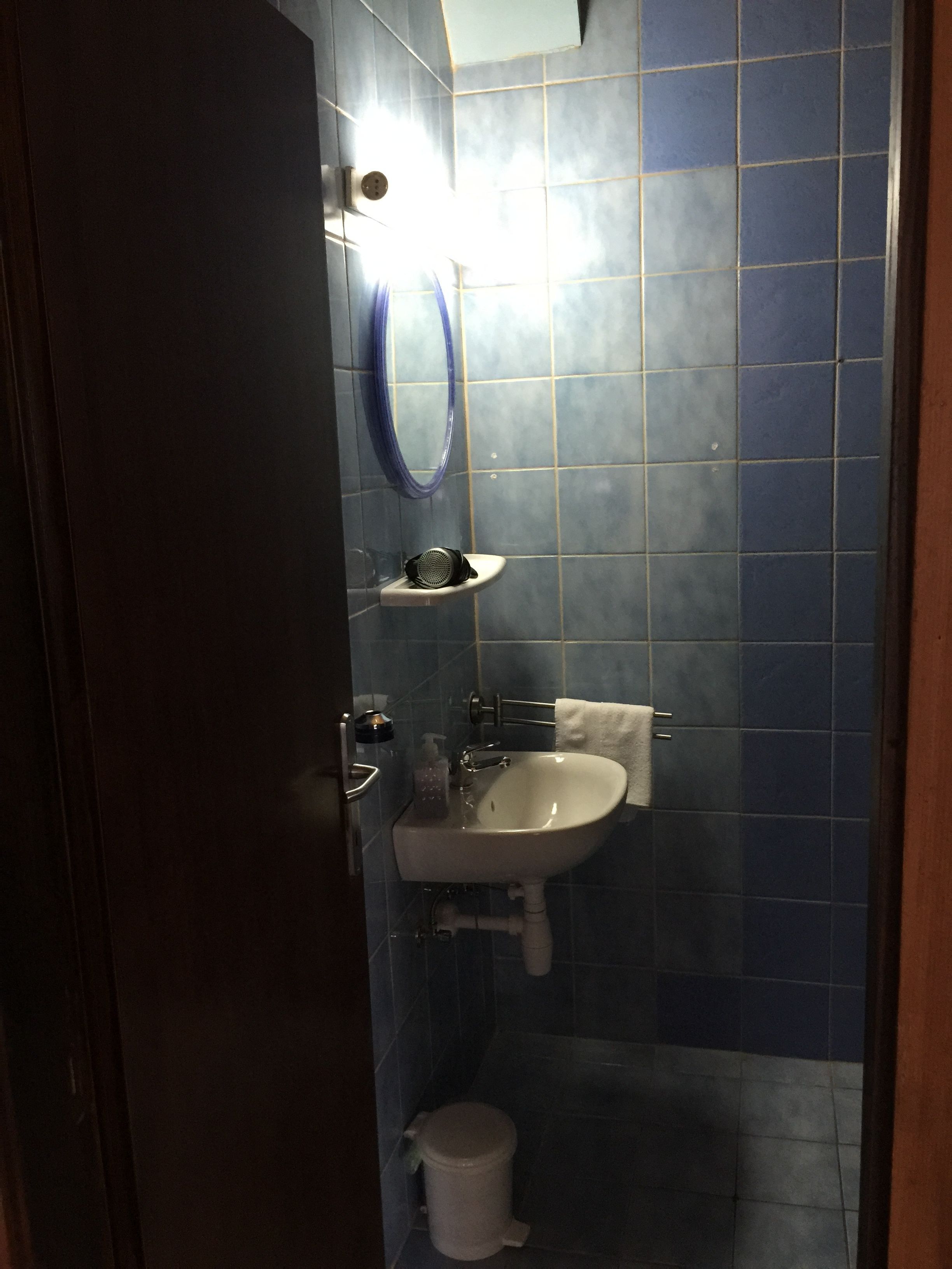 standard quadruple room, sea view (attic) | bathroom | shower, free toiletries, hair dryer, towels