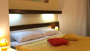 Habitación doble estándar, balcón, vista al mar | Minibar, escritorio, camas extra y wifi gratis
