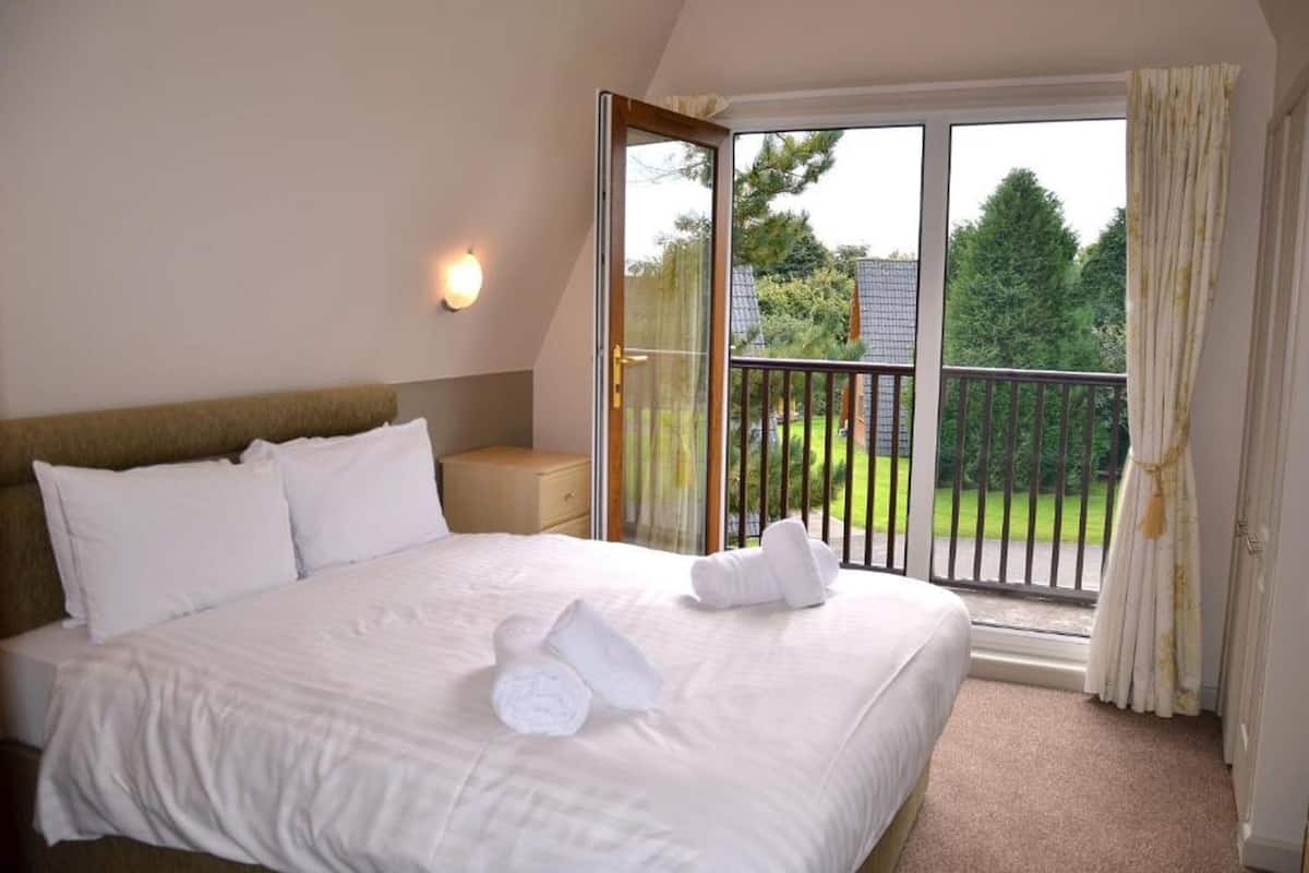 Premium bedding, WiFi (free), individually decorated