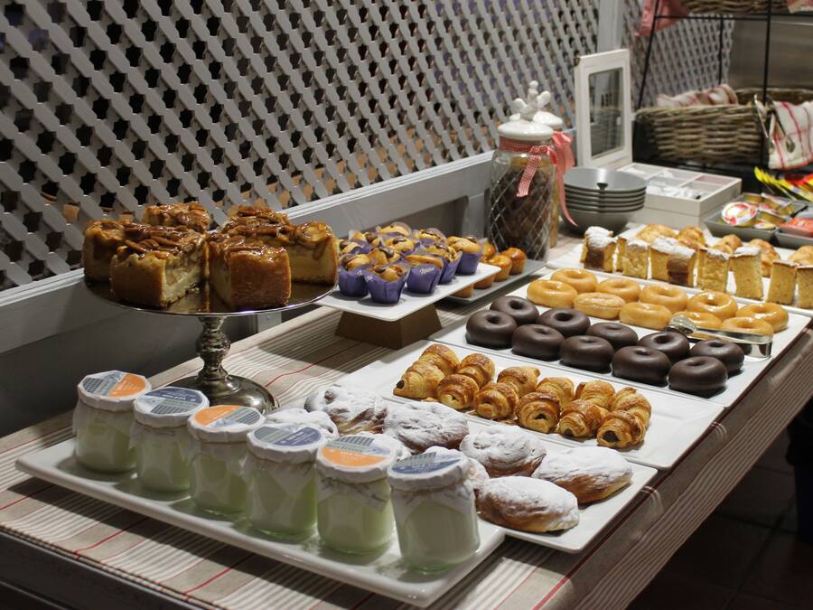 Colazione a buffet, servita tutte le mattine (8.50 EUR a persona)