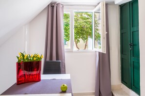 디럭스 스튜디오 | 거실 | 평면 TV