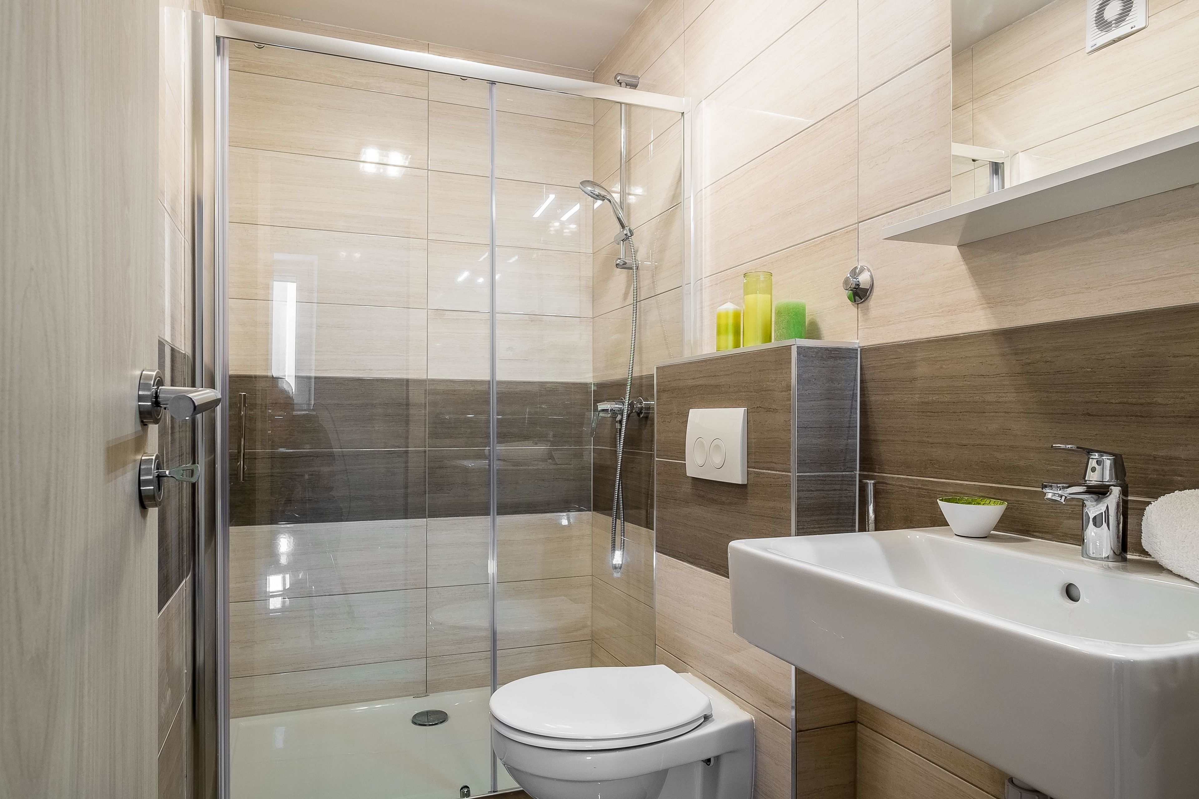 Deluxe Studio | Bathroom shower