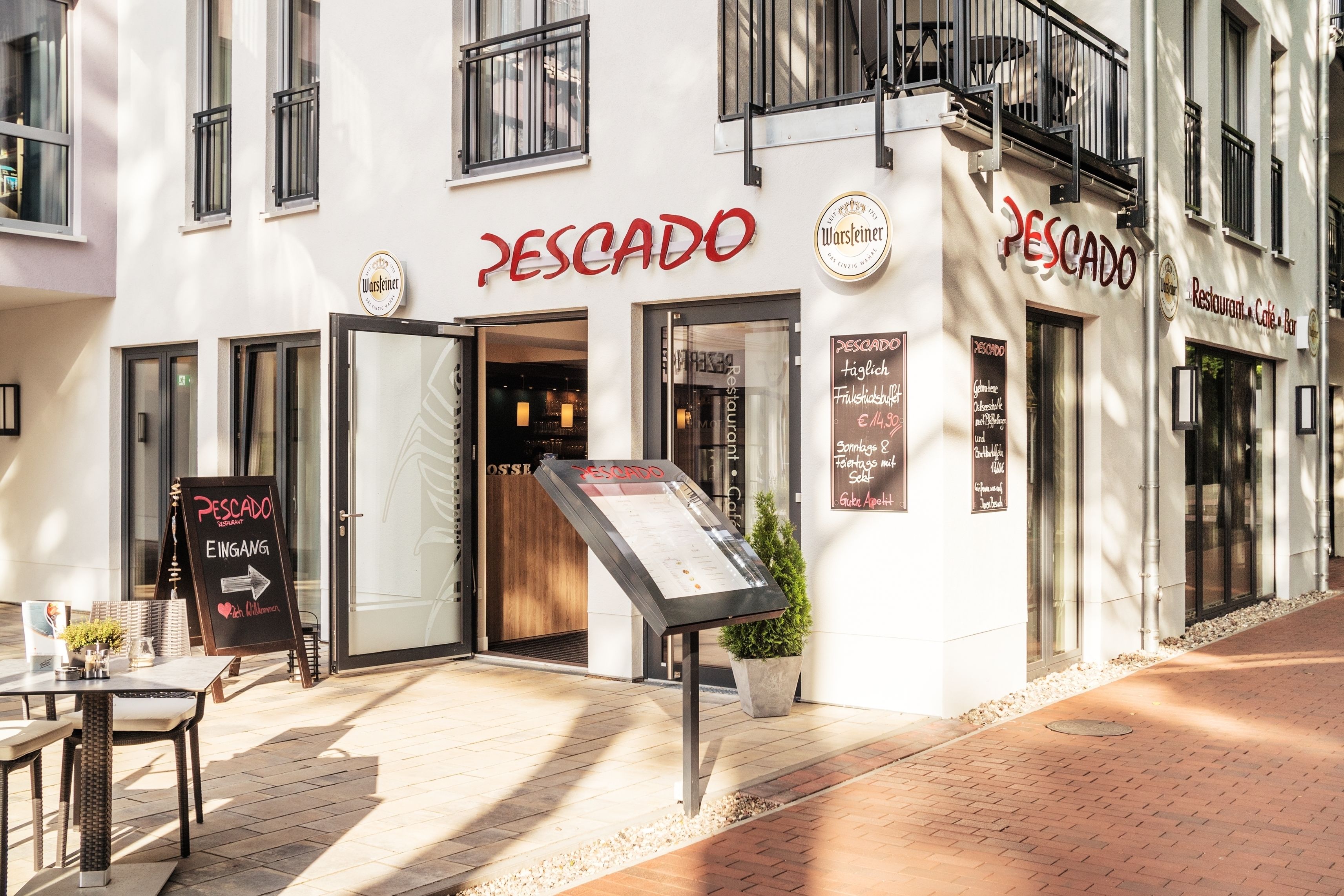 breakfast, lunch, dinner served; seafood