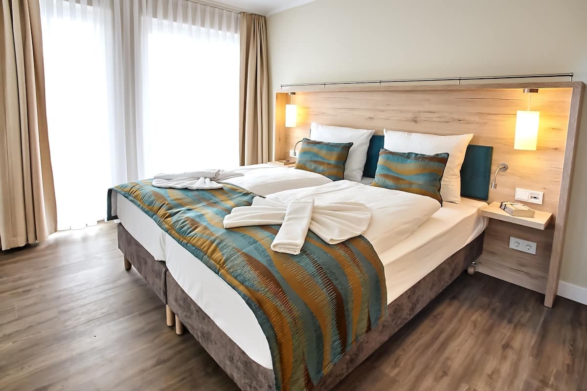 hypo-allergenic bedding, minibar, in-room safe, desk