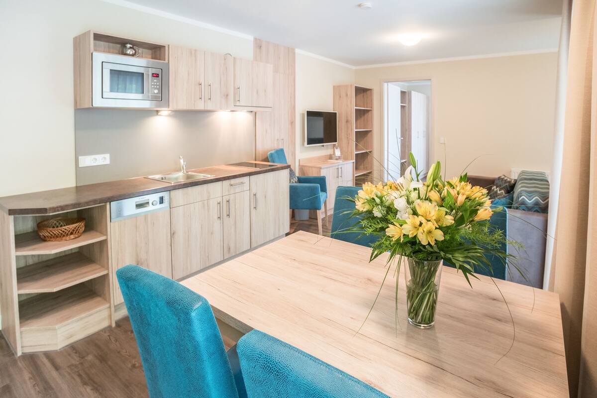 full-sized fridge, microwave, stovetop, dishwasher