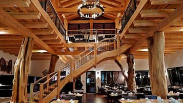 2 Restaurants, Frühstück, Mittagessen, Abendessen, regionale Küche