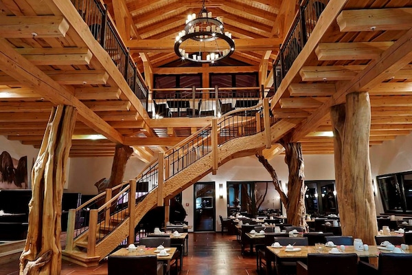 2 restaurants, breakfast, lunch, dinner served; Regional cuisine