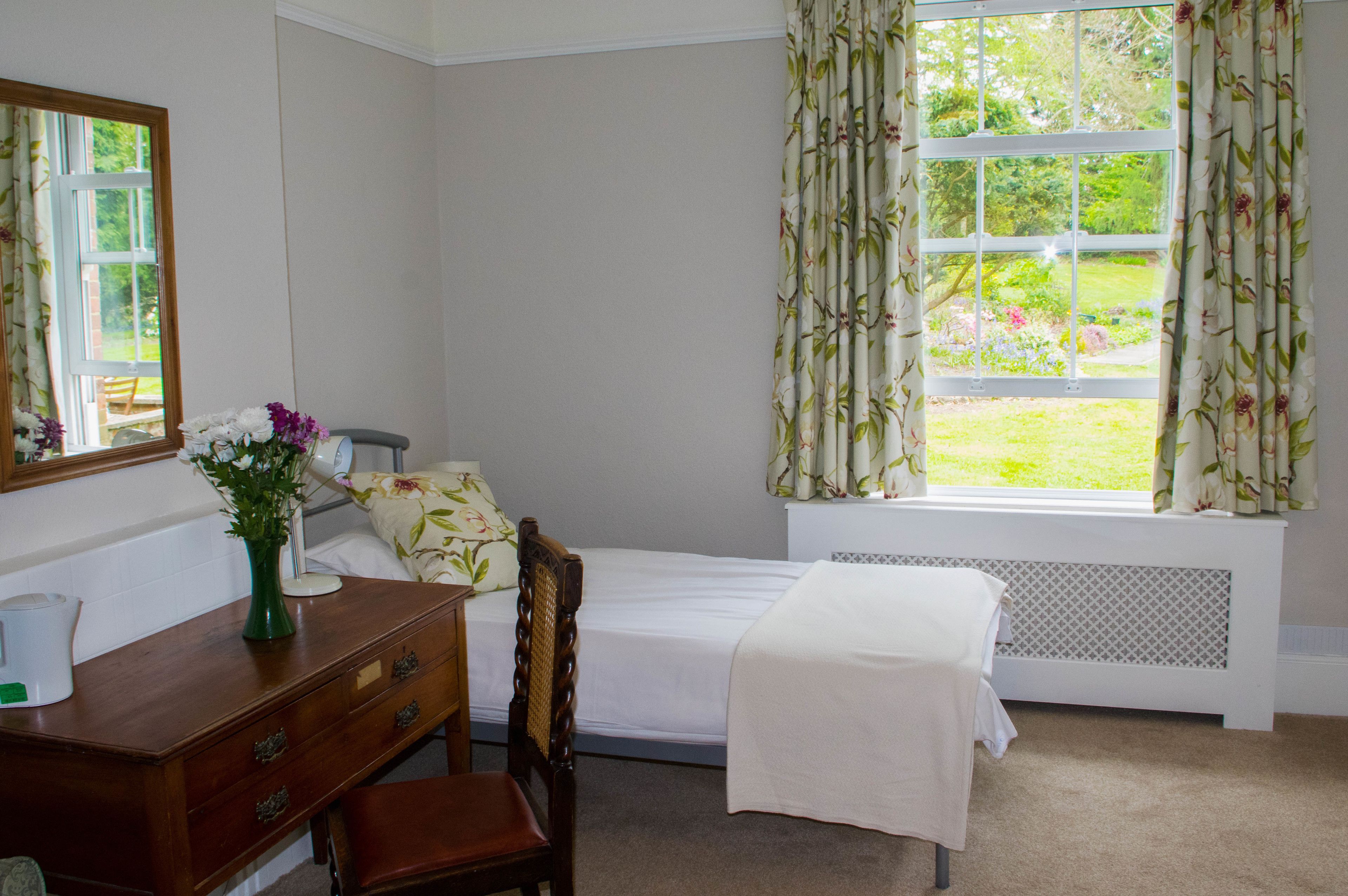 Habitación Confort con 2 camas individuales, con acceso para personas discapacitadas