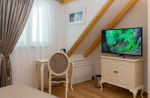 Luxury Double Room (402) | Hochwertige Bettwaren, Daunenbettdecken, Pillowtop-Betten, Minibar