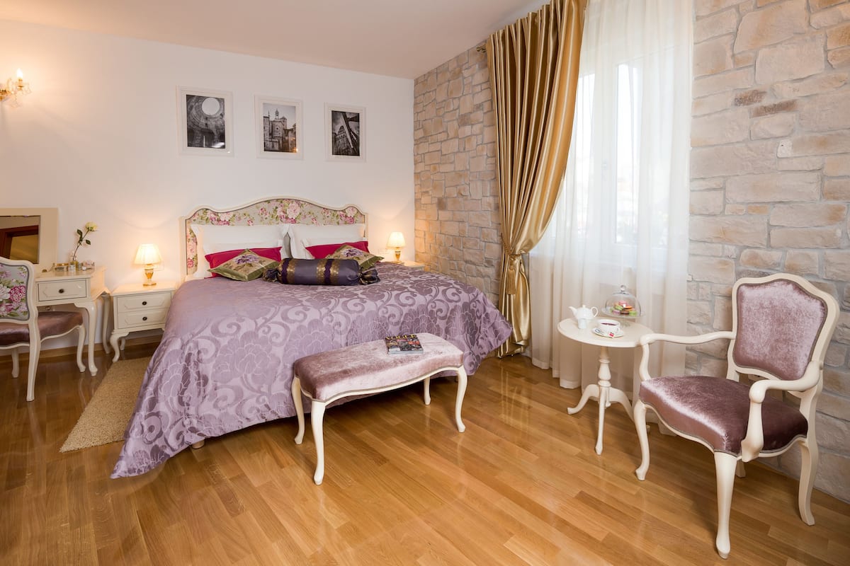 Premium Double Room, Balcony, City view (102) | Premium bedding, down duvets, pillow-top beds, minibar