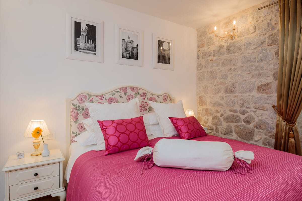 Luxury Double Room (201) | Premium bedding, down duvets, pillow-top beds, minibar