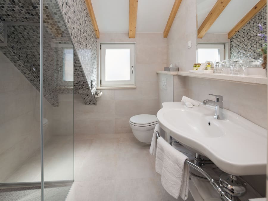 Luxury Double Room, Attic (401) | Bathroom | Shower, hydromassage showerhead, free toiletries, hair dryer