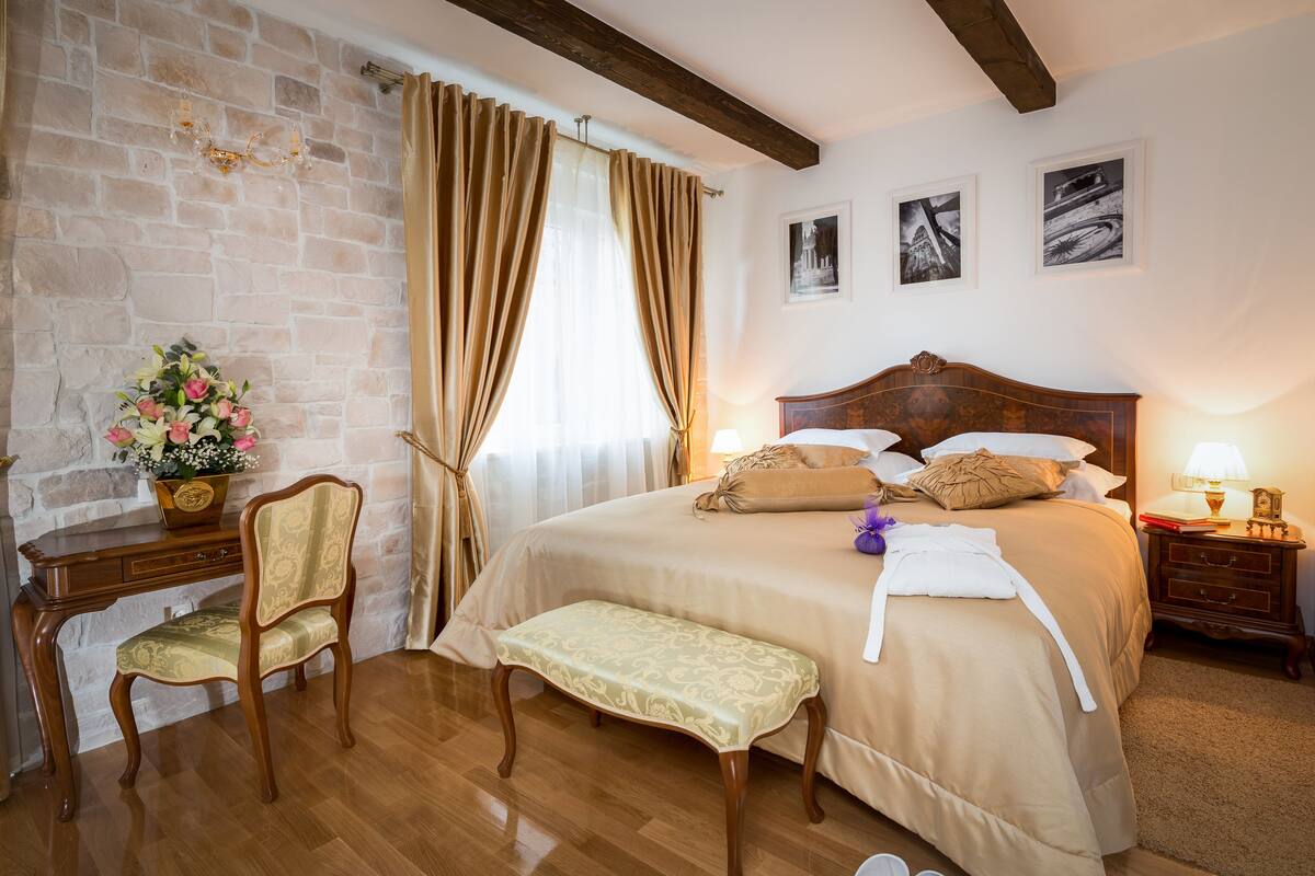 Premium Double Room (101) | Premium bedding, down duvets, pillow-top beds, minibar