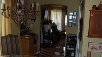 Turner Falls Cabin 2 | In-room dining