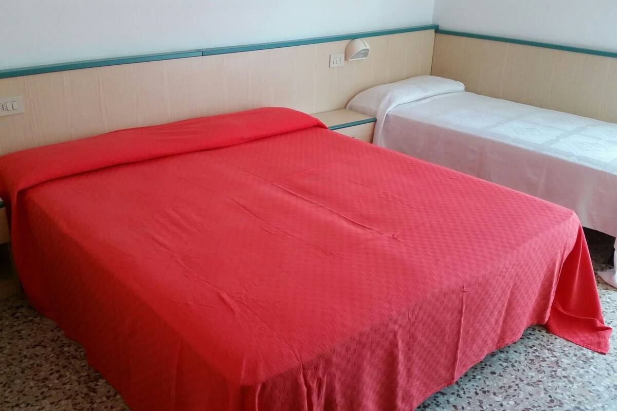 Habitación triple | Caja de seguridad en la habitación y wifi gratis