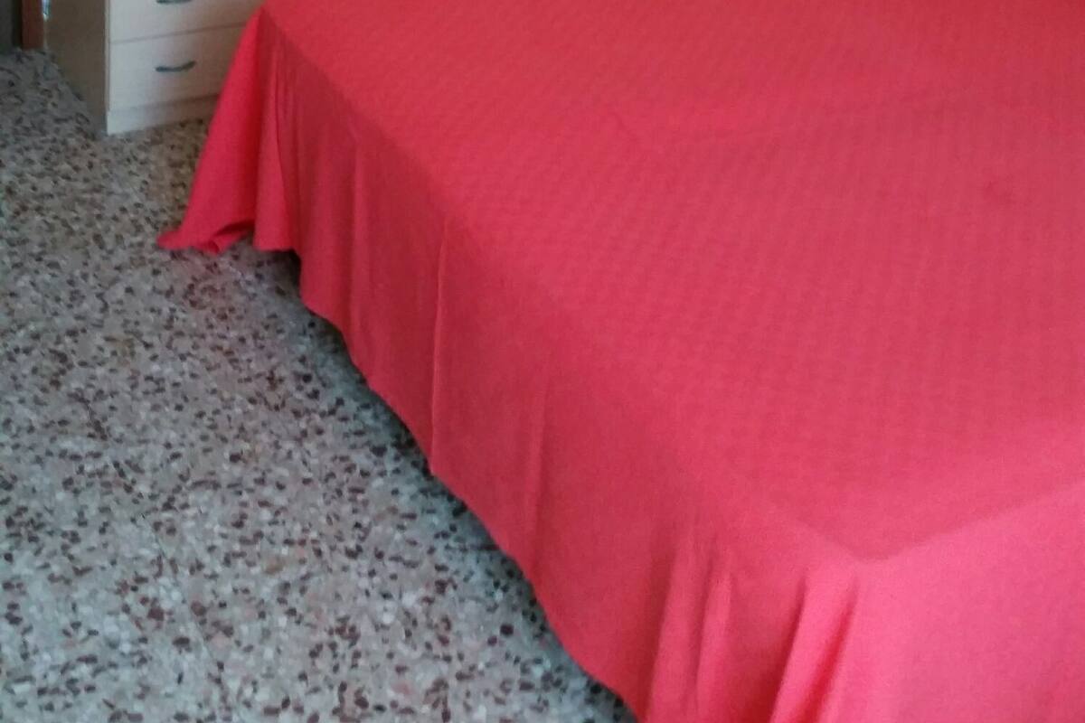 Habitación con 1 cama matrimonial o 2 individuales | Caja de seguridad en la habitación y wifi gratis