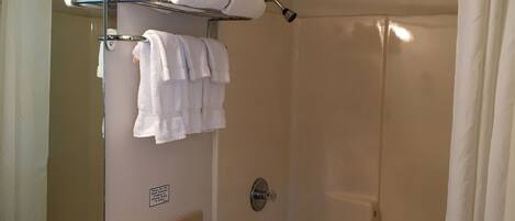 A bathroom with a toilet, sink, and bathtub.