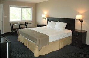 Iron/ironing board, rollaway beds, free WiFi, bed sheets - The Beach Inn Motel (Munising)