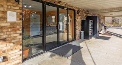 Budget Host Inn by Hotel O Portland near I-65