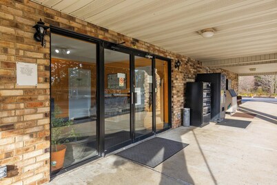 Budget Host Inn by Hotel O Portland near I-65