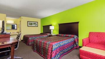 Escritorio, wifi gratis y ropa de cama