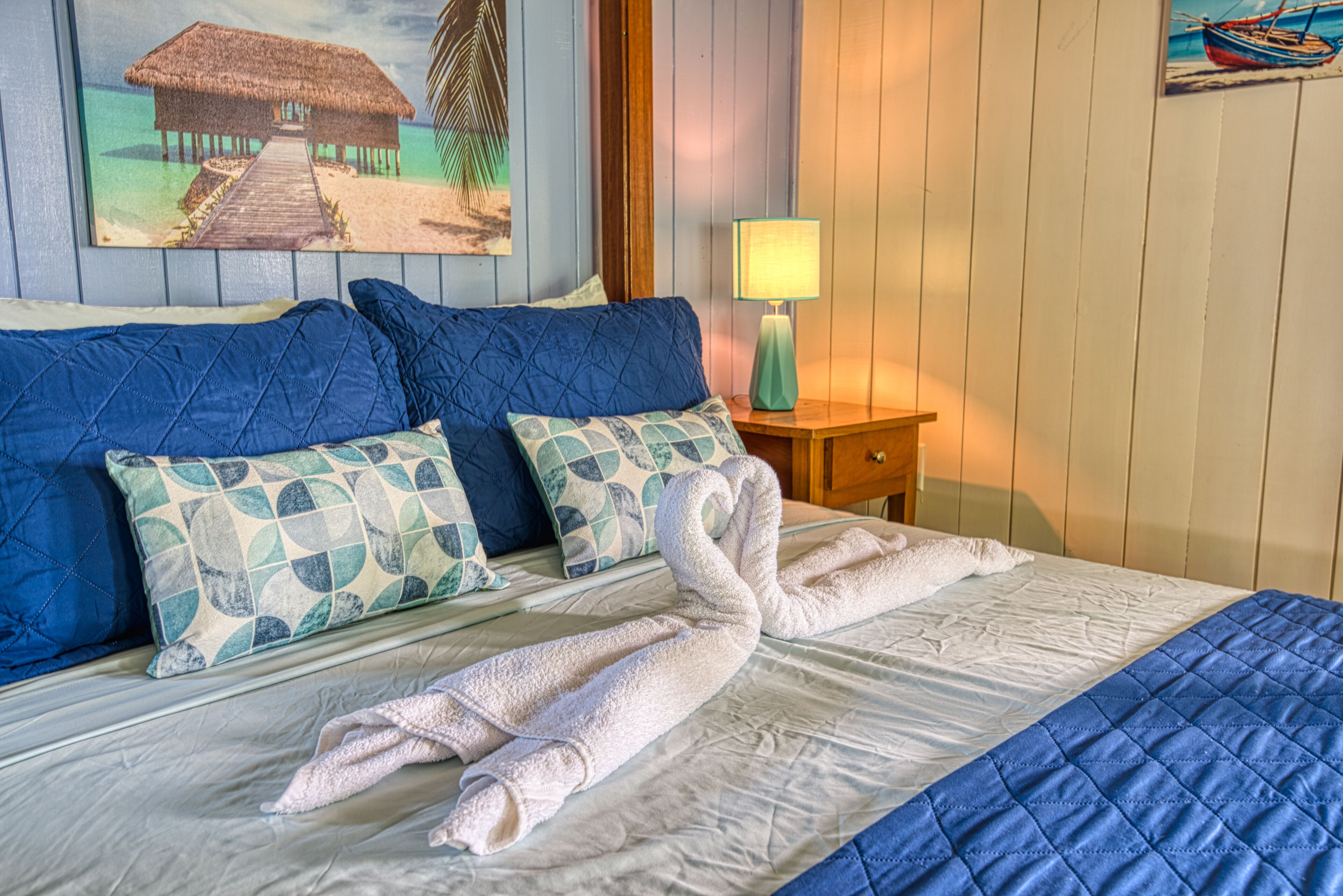 Toucan Family Cabin | Free WiFi, bed sheets