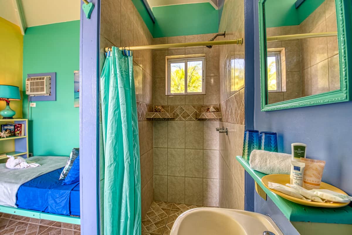 Bungalow, vista al mar, sobre el agua | 1 habitación, wifi gratis y ropa de cama