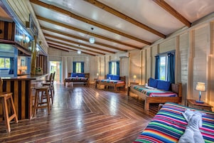 Crab Family Room | Free WiFi, bed sheets