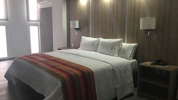 Caja de seguridad en la habitación y escritorio