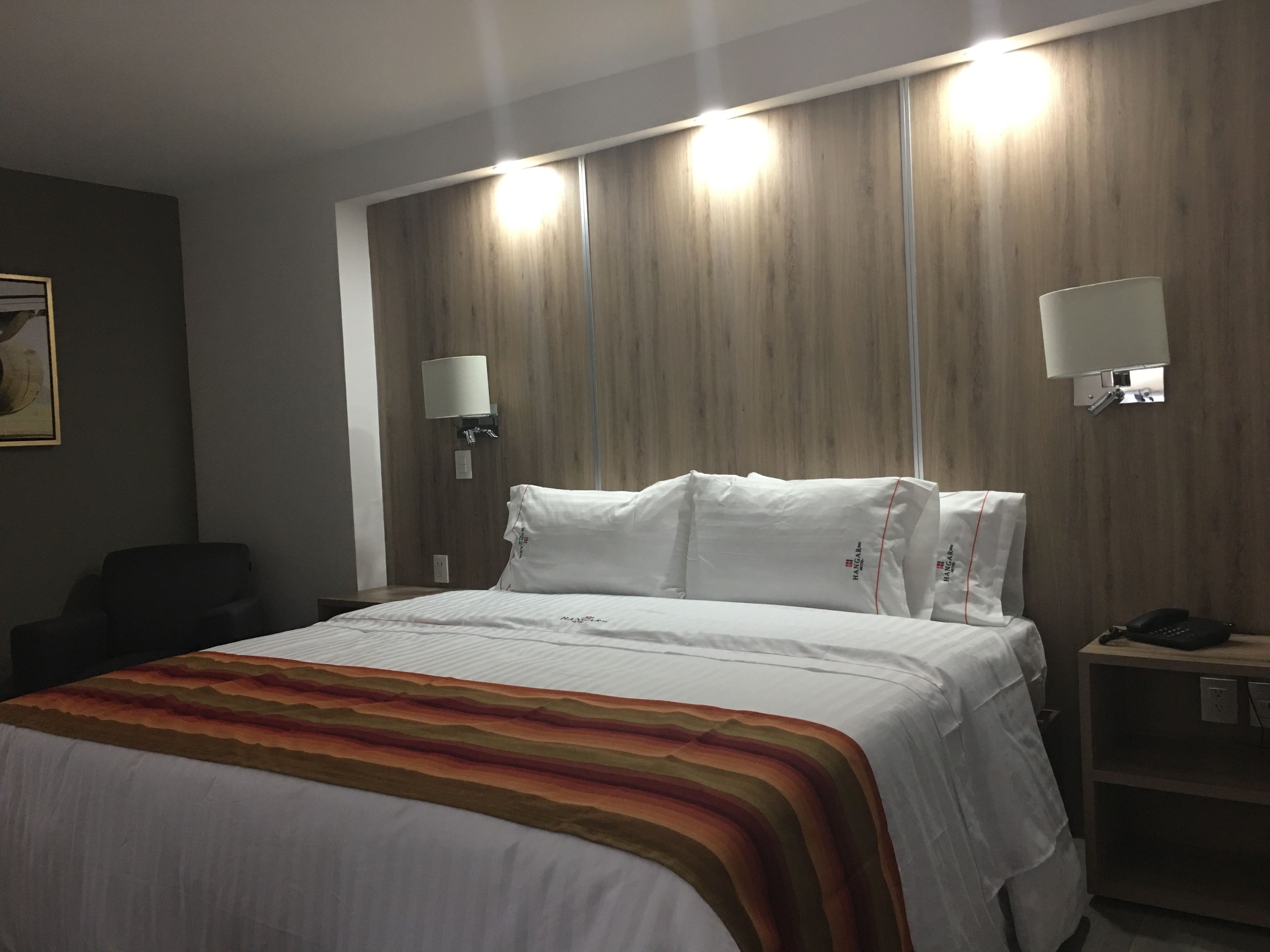 standard room, 1 king bed | in-room safe, desk, iron/ironing board, free wifi
