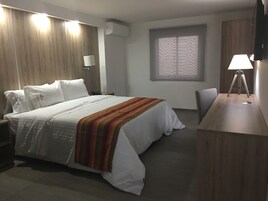 Standard Room, 1 King Bed | In-room safe, desk, iron/ironing board, free WiFi