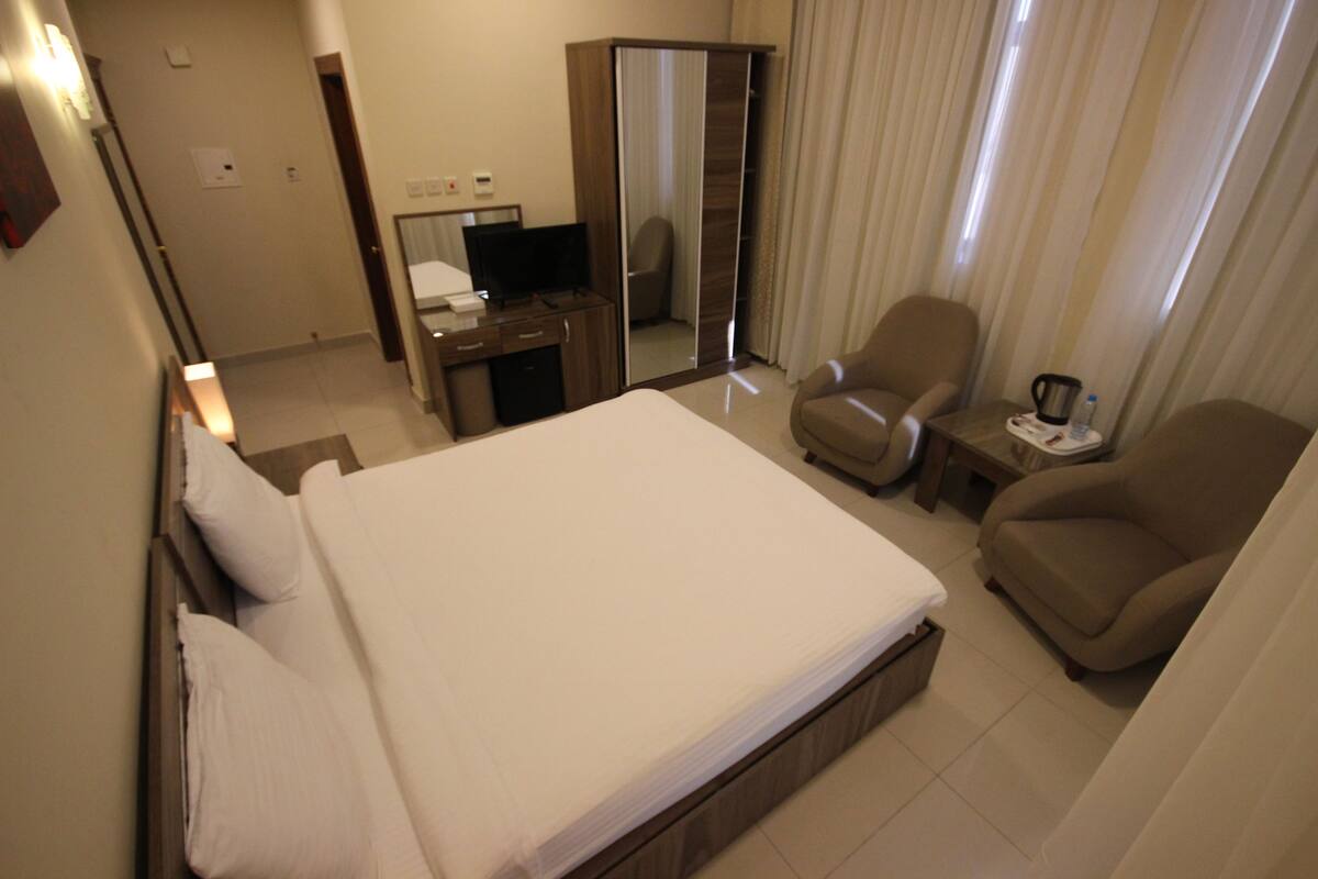 Deluxe Room | Minibar, in-room safe, iron/ironing board, rollaway beds (surcharge)