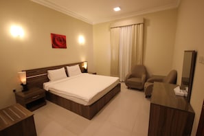 Deluxe-Zimmer | Minibar, Zimmersafe, Bügeleisen/Bügelbrett, Zustellbetten