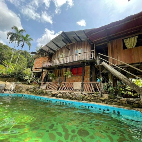 Una piscina al aire libre. Posada Fin del Mundo