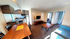 Deluxe Apartment, 2 Bedrooms | Ruang tamu