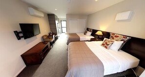 Deluxe Studio with Full Kitchen - Apartments 118 (Christchurch)