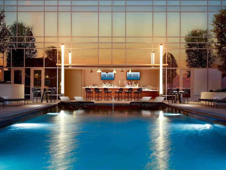 2 bars/lounges, rooftop bar