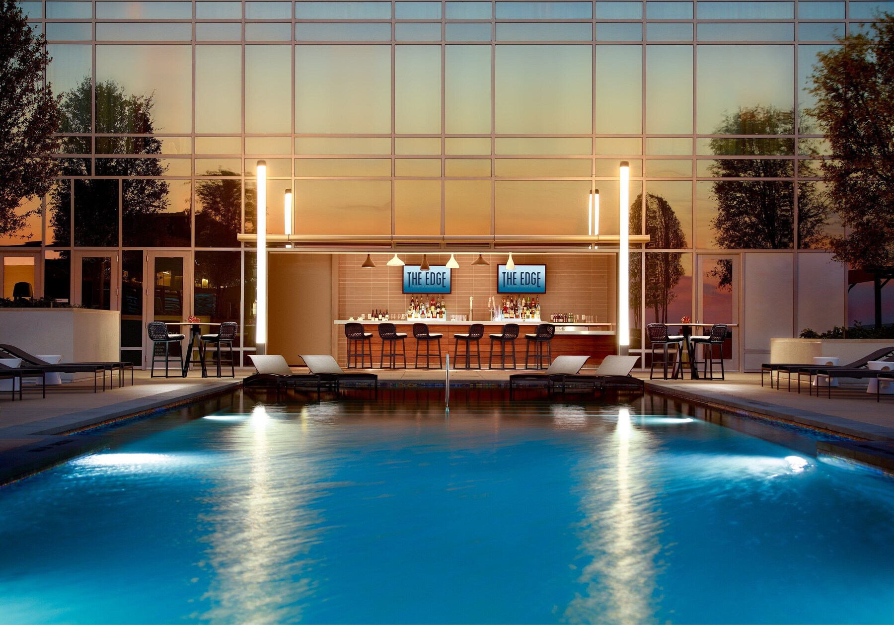 2 bars/lounges, rooftop bar