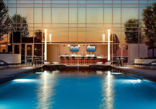 2 bars/lounges, rooftop bar