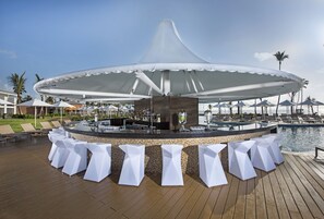 Poolside bar