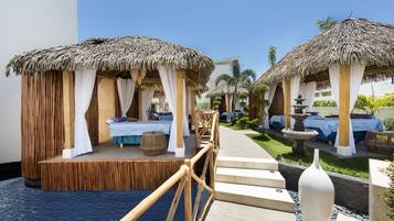 Salas de tratamiento para parejas, un sauna, una bañera de hidromasaje