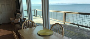 Sunset Beach Haven; Seriously Waterfront-"It's Like Living on a Boat", Whidbey