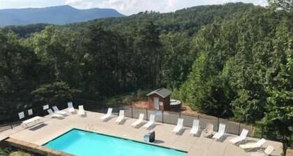 Mountain Views + Theater, Game Room & Hot Tub - Free Daily Activities