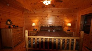 7 bedrooms, iron/ironing board, free WiFi, bed sheets - Free Daily Activities - Amazing Views - Theater - Game Room and Hot Tub (Sevierville)