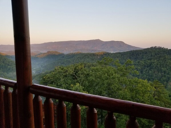 Property grounds - Free Daily Activities - Amazing Views - Theater - Game Room and Hot Tub (Sevierville)